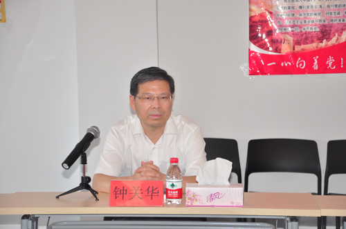 市委常委组织部钟关华部长一行莅临爱游戏体育平台大厅-爱游戏（中国），调研工业物联网产业园发展