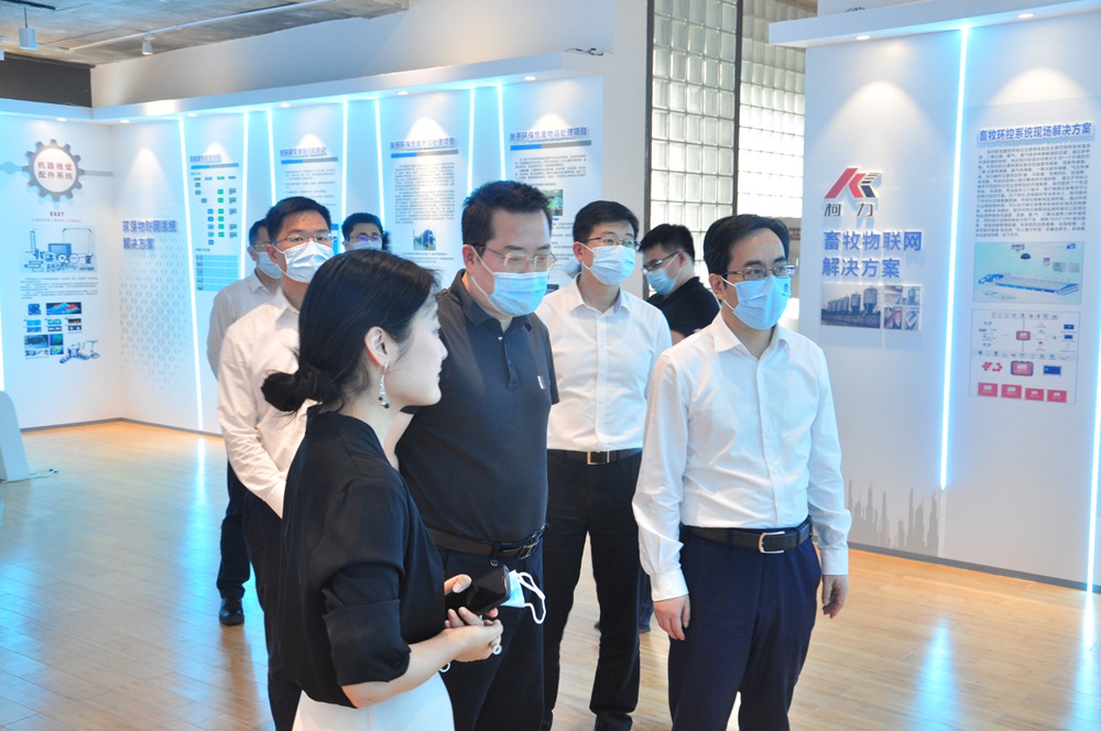 宁波市江北区委书记张国锋一行莅临爱游戏体育平台大厅-爱游戏（中国）传感考察调研