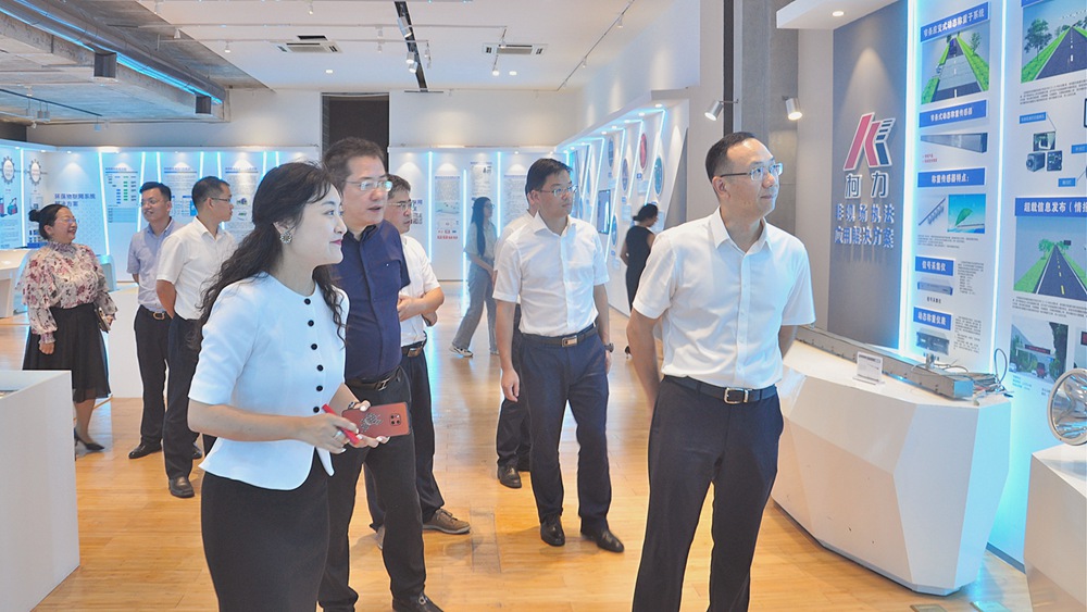 宁波市江北区委副书记、代区长许会祥一行莅临爱游戏体育平台大厅-爱游戏（中国）传感考察调研
