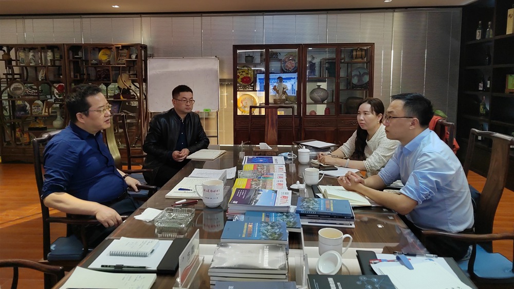 宁波市经济和信息化局副局长、宁波市数字经济局局长王懿栋一行赴爱游戏体育平台大厅-爱游戏（中国）传感调研