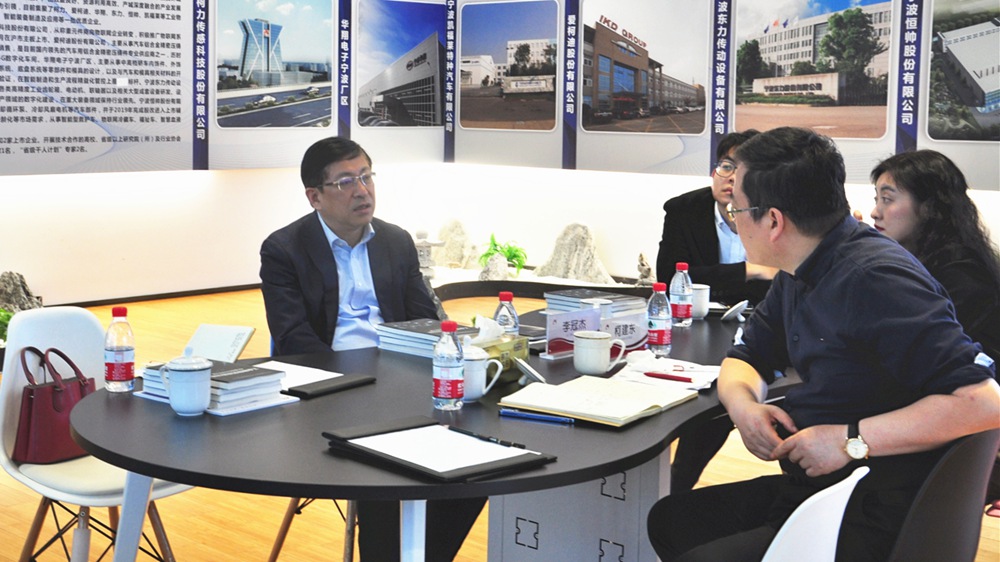 宁波市江北区委副书记、区政法委书记李冠杰一行赴爱游戏体育平台大厅-爱游戏（中国）传感调研