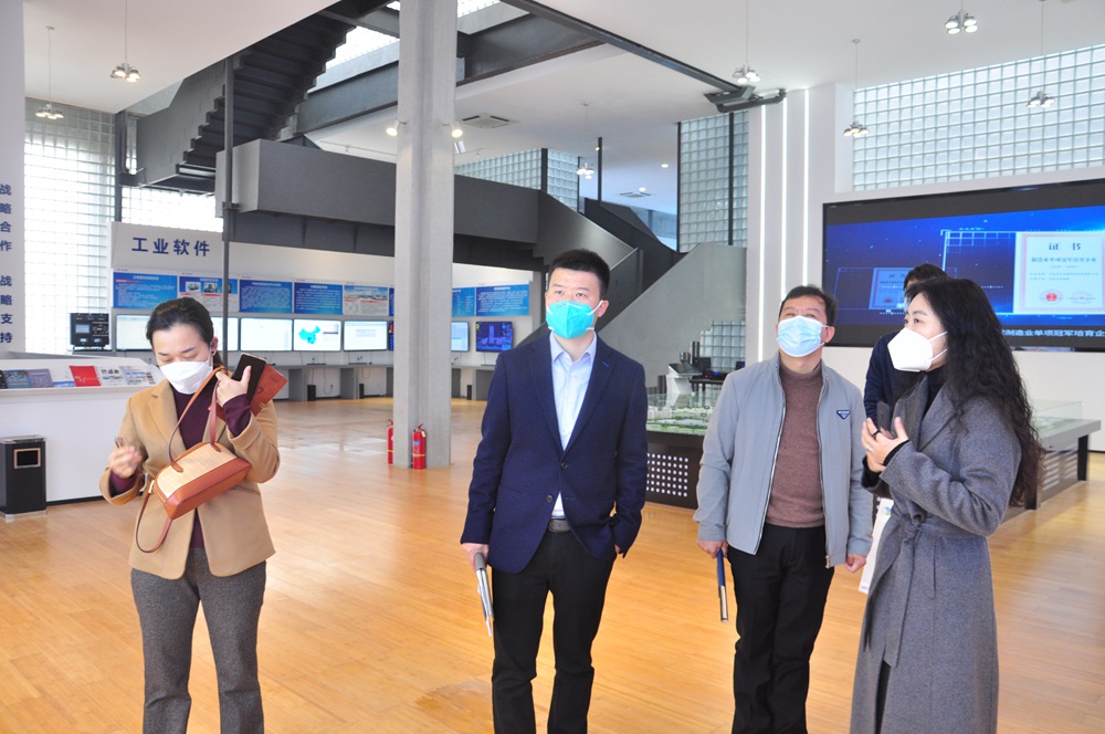 深圳市光明区投资促进服务中心一行莅临爱游戏体育平台大厅-爱游戏（中国）开展项目合作交流