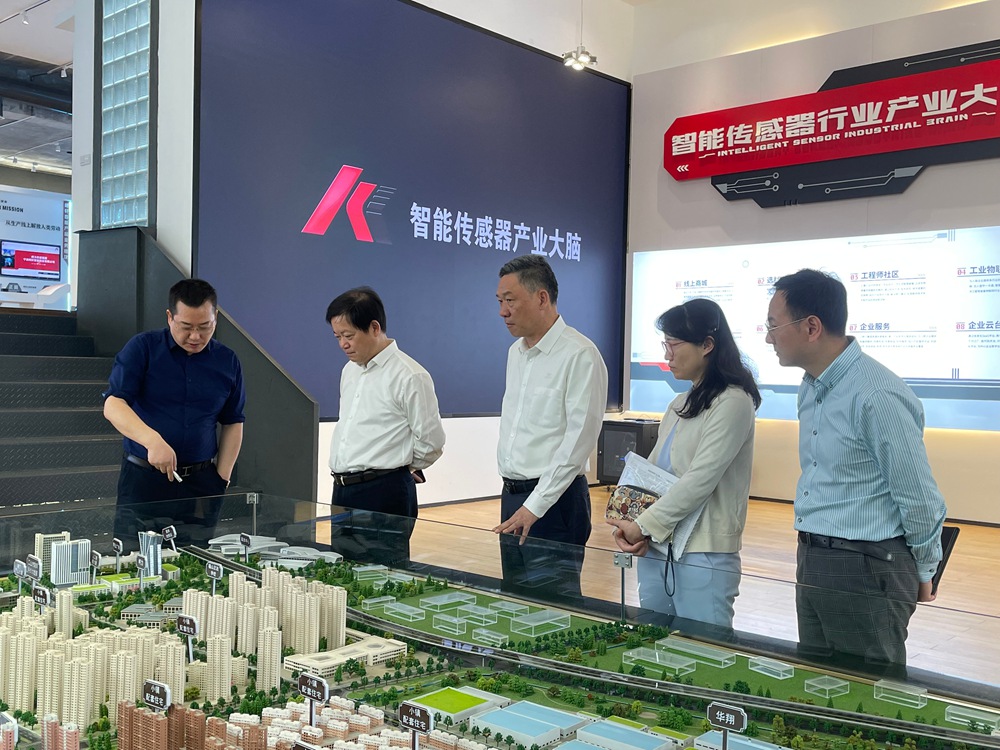 宁波市政协党组副书记、副主席陈仲朝一行莅临爱游戏体育平台大厅-爱游戏（中国）传感考察调研