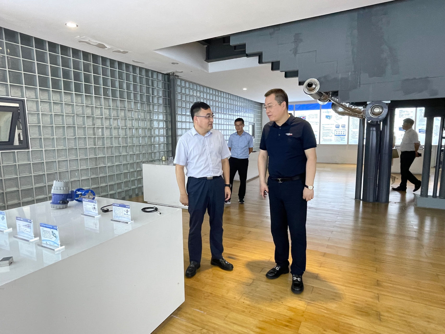宁波市委副秘书长、甬江科创办常务副主任徐云一行莅临爱游戏体育平台大厅-爱游戏（中国）调研交流