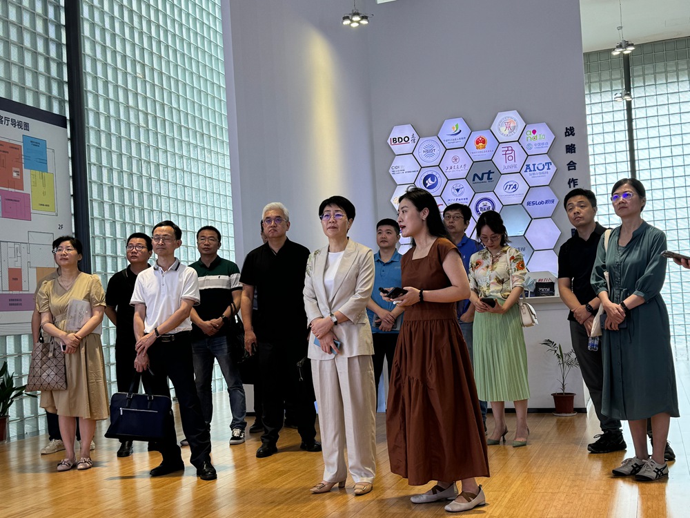 民革浙江省委会副主委、宁波市副市长金珊一行莅临爱游戏体育平台大厅-爱游戏（中国）传感考察调研