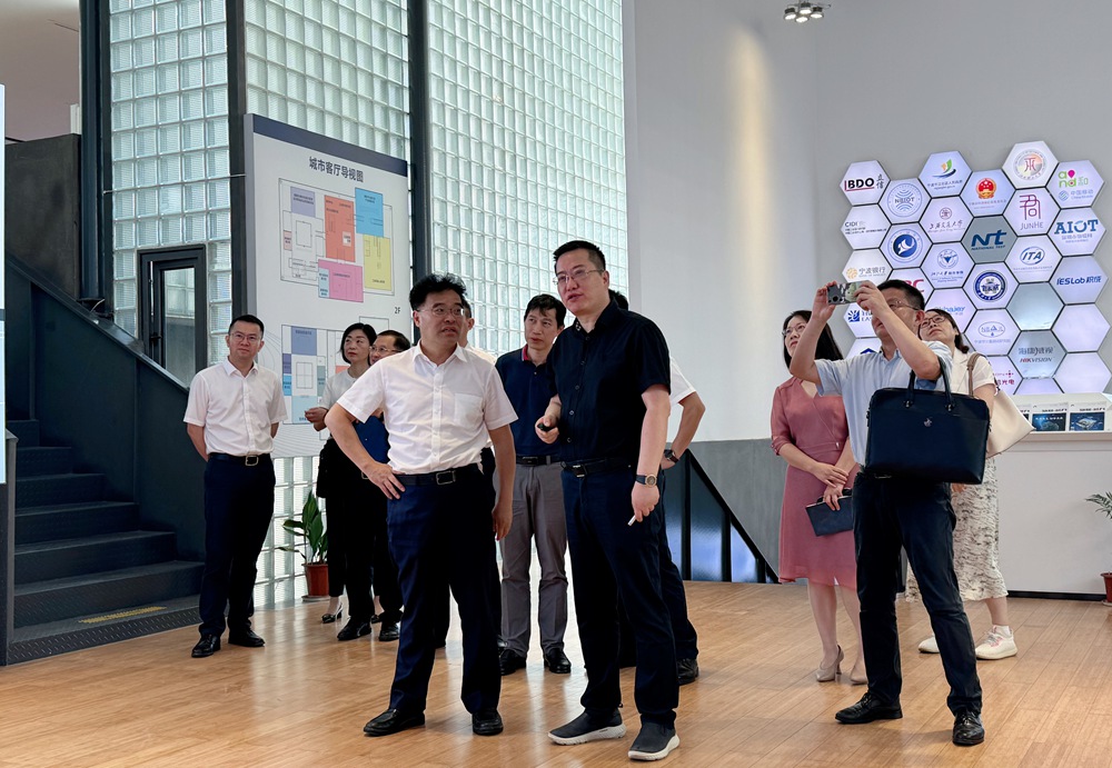 宁波市副市长李关定一行莅临爱游戏体育平台大厅-爱游戏（中国）传感考察调研
